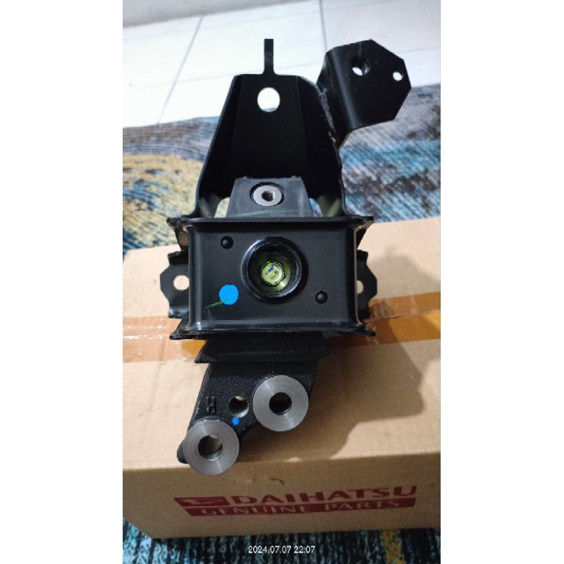 ENGINE MOUNTING RH AYLA/AGYA 1.2 D12305-BZ141-001