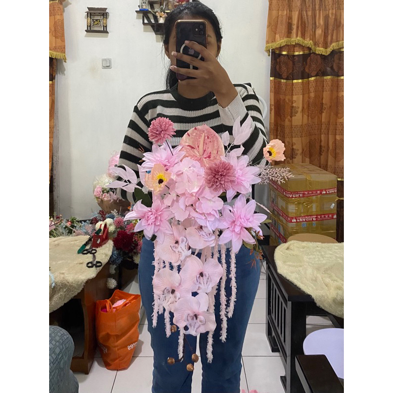 

Handbuket hand buket hand bouquet buket wedding wedding bouquet bunga wedding bunga pernikahan buket tangan buket wedding