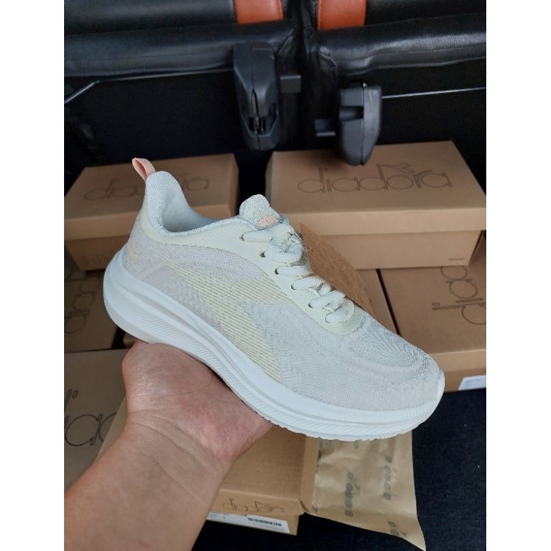 Sepatu Diadora Kredibel - Beige