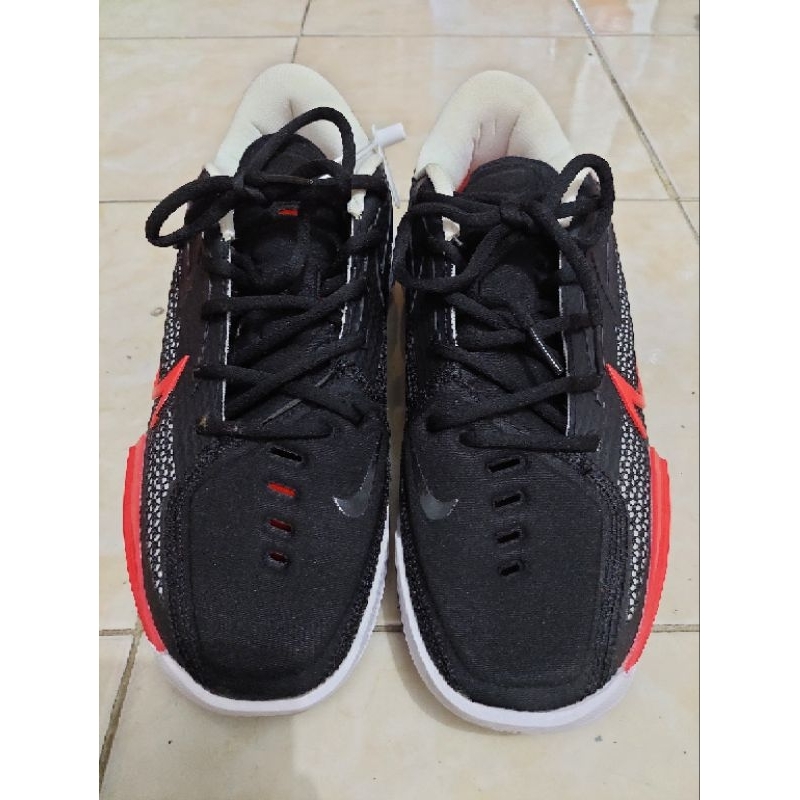 sepatu basket nike hitam
