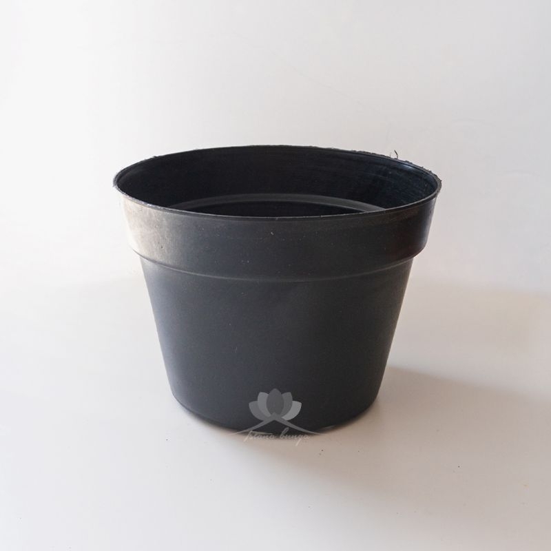 POT PLASTIK HITAM 20 CM