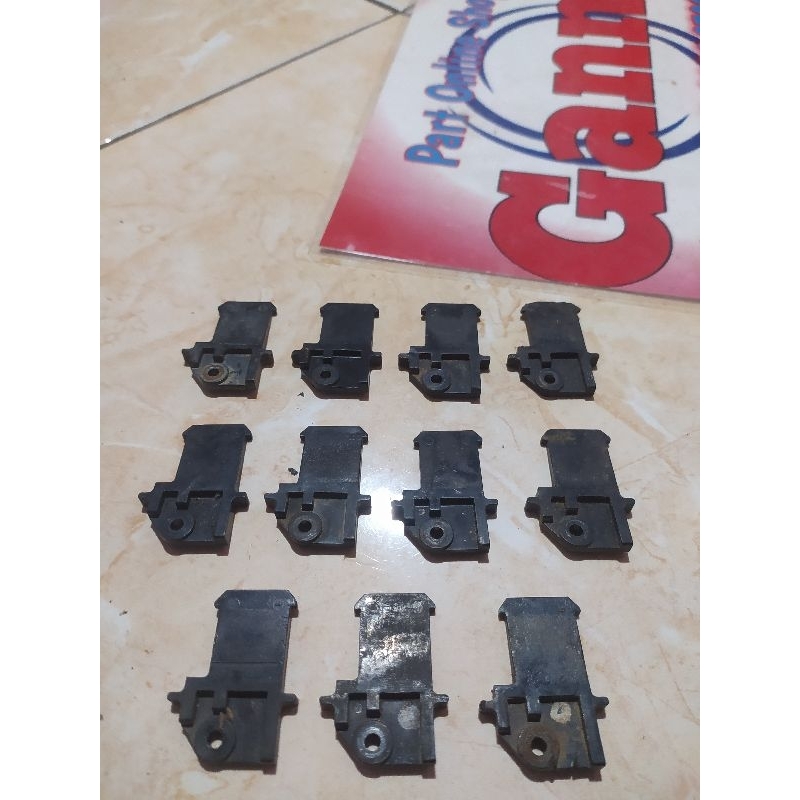 COVER DUDUKAN RELAY/FLASHER OTOMATIS SEN SUPRA X 125 ORIGINAL BEKAS