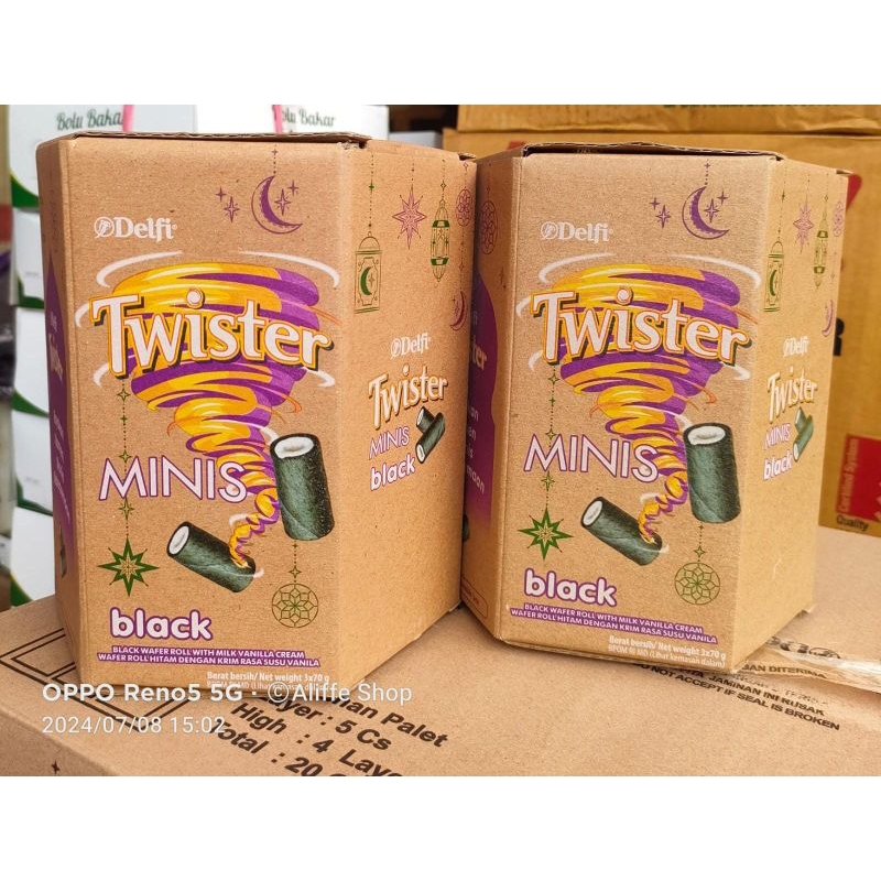 

twister snack wafer roll minis isi 3pouch kemasan dus 70 gr × 3