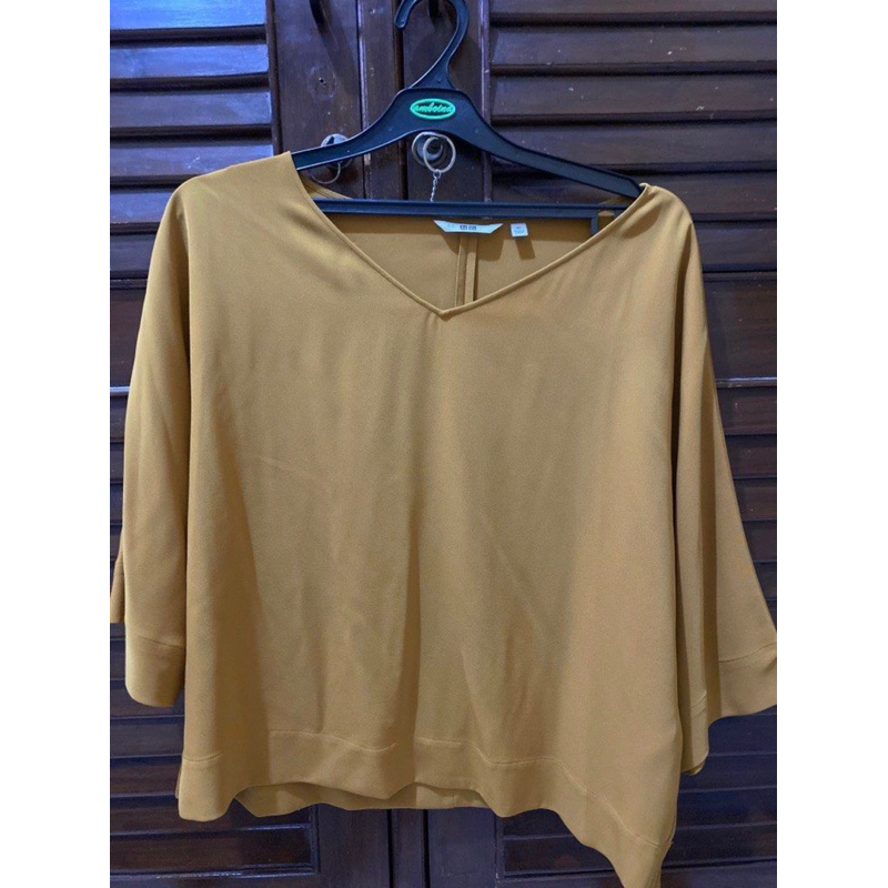 Uniqlo Batwing XL Preloved
