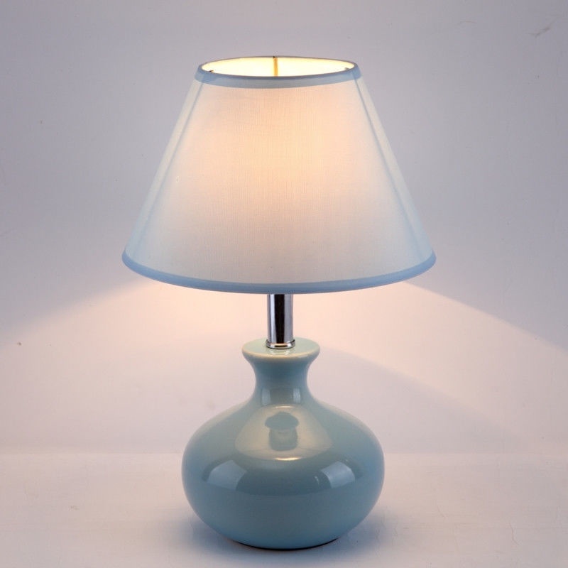 Lampu Meja Keramik Lampu Tidur Kamar Tidur Sederhana Modern Hangat Romantis Pernikahan Dekorasi Kama