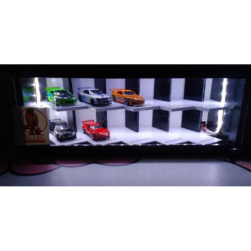 rak display hotwheels serong 10slot+tutup akrilik+LED full putih