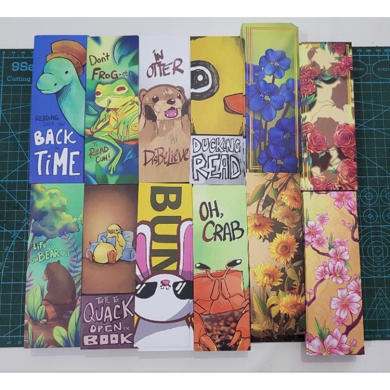

12 pcs Bookmark Bookmarks Pembatas Buku Full Colour dengan desaign menarik. Paket 12 pcs