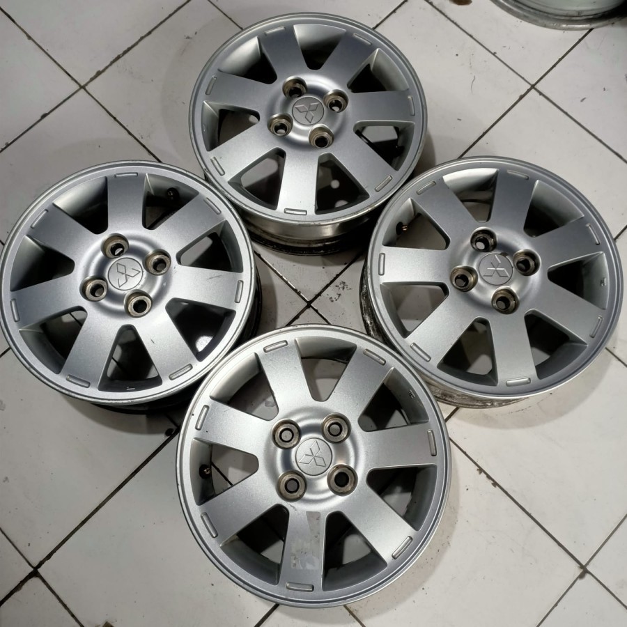 Velg Mobil Bekas Standar MIRAGE R14 X4,5 4X100 ET45 SILVER