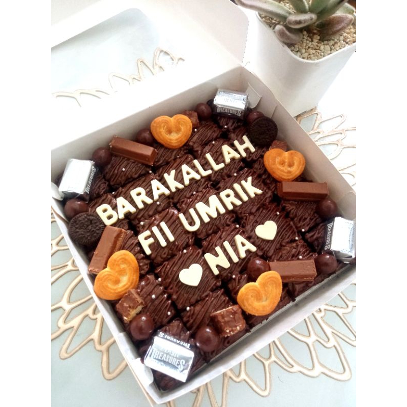 

Vanda-GLUTEN FREE Premium Fudgy Brownies Panggang, nyoklat banget, size 20x20 cm (INSTANT only)