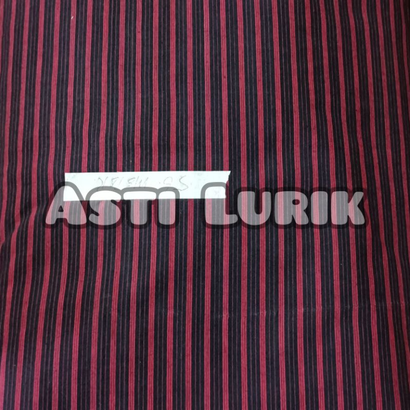 Kain Tenun Lurik ATM ( 200 x 105 110 ) . Kain Tenun Lurik Merah . Kain Lurik Klaten .