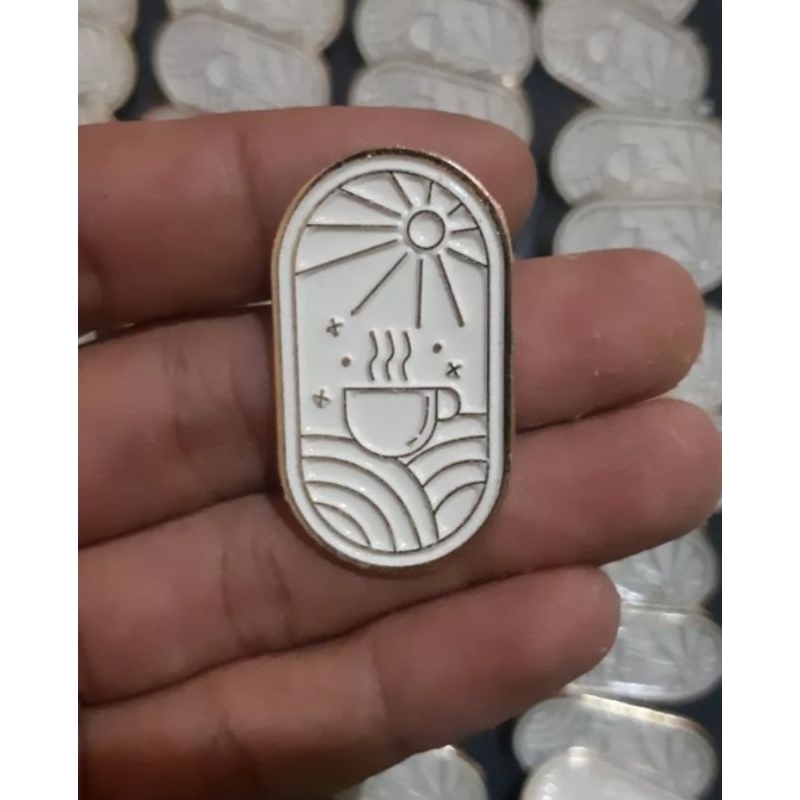 pin enamel bebas custom gold