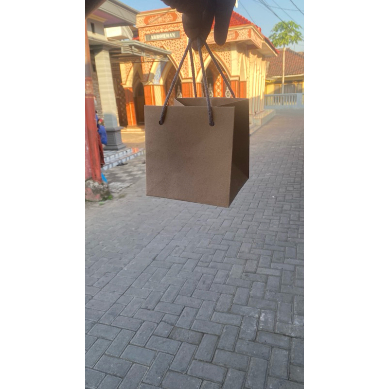 

(Paket 12 pcs ) Paperbag polos coklat ukuran 11x11x11 |Tas Kado |Tas Souvenir