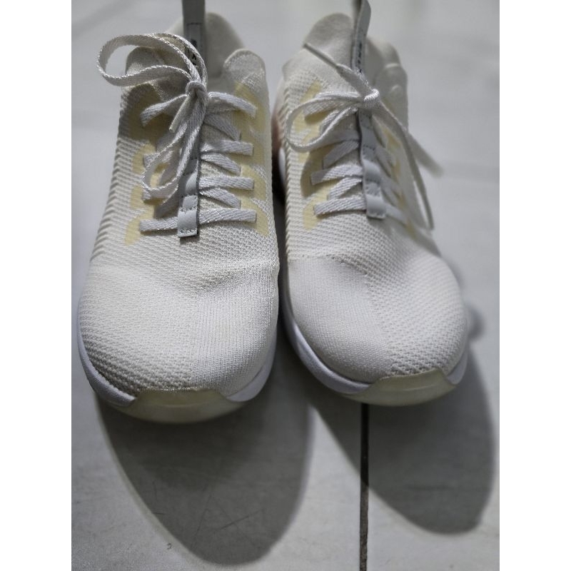 Sketchers White