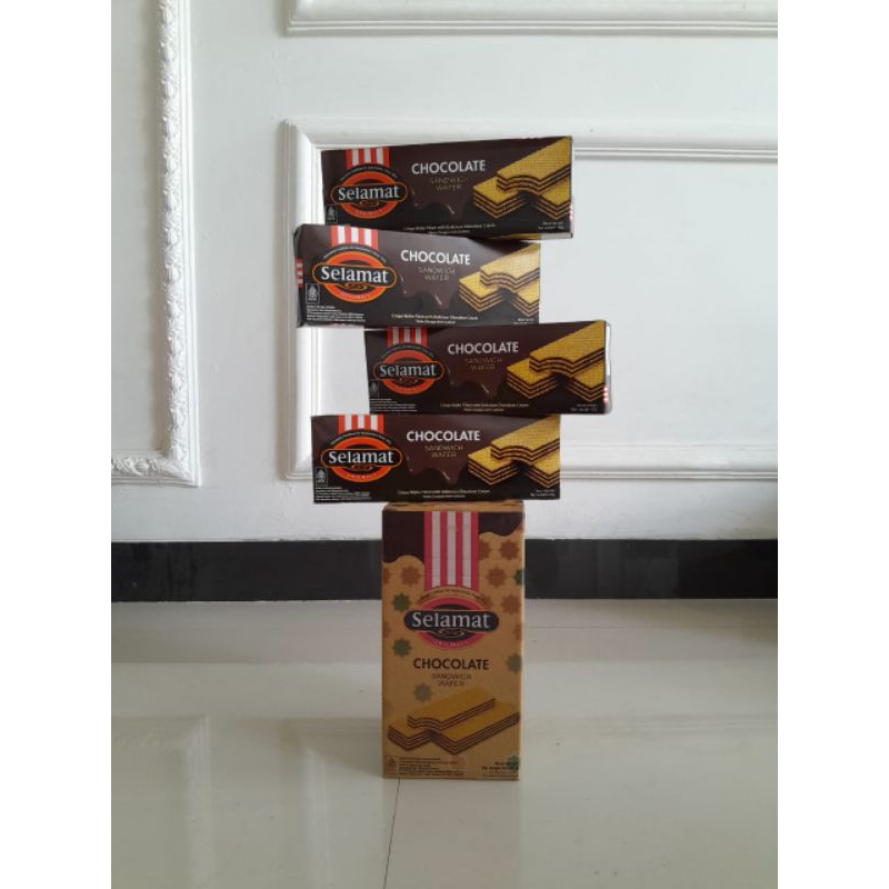 

WAFER SELAMAT 1 BOX (ISI 4 PACK) chocolate sandwich wafer original