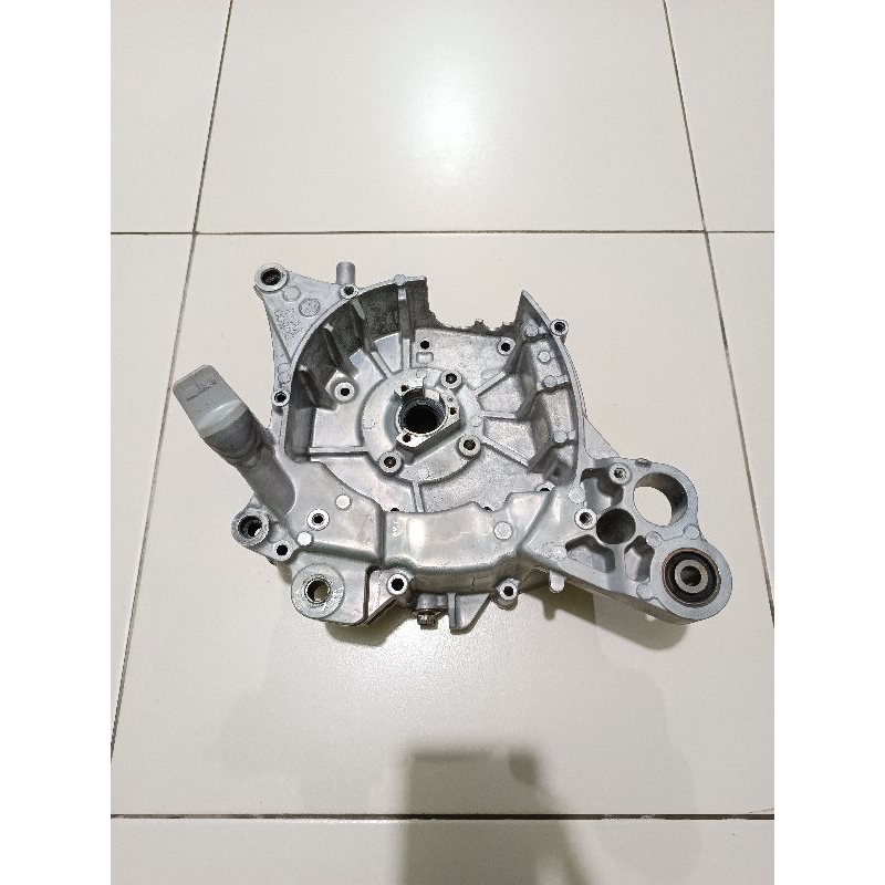 Crankcase Krengkes Kalter Kanan Aerox 155cc , Lexi ( Original ) kode B65