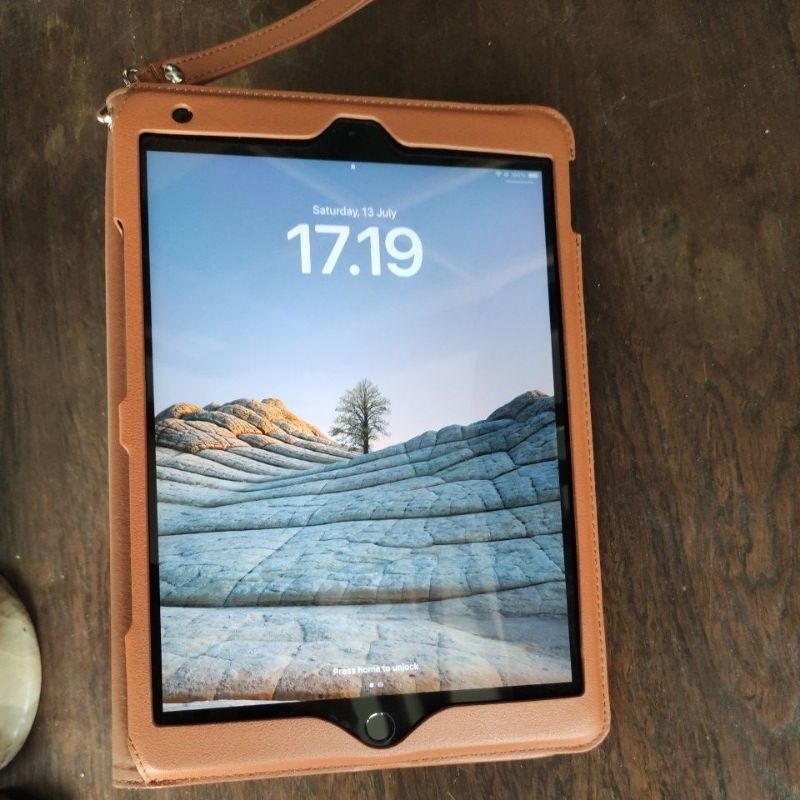 iPad 7th second + Leather case