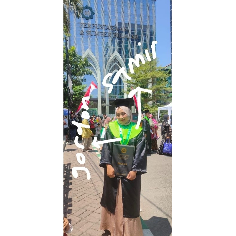 Toga wisuda UINSA