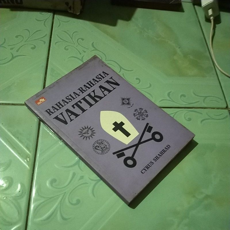 buku RAHASIA-RAHASIA VATIKAN