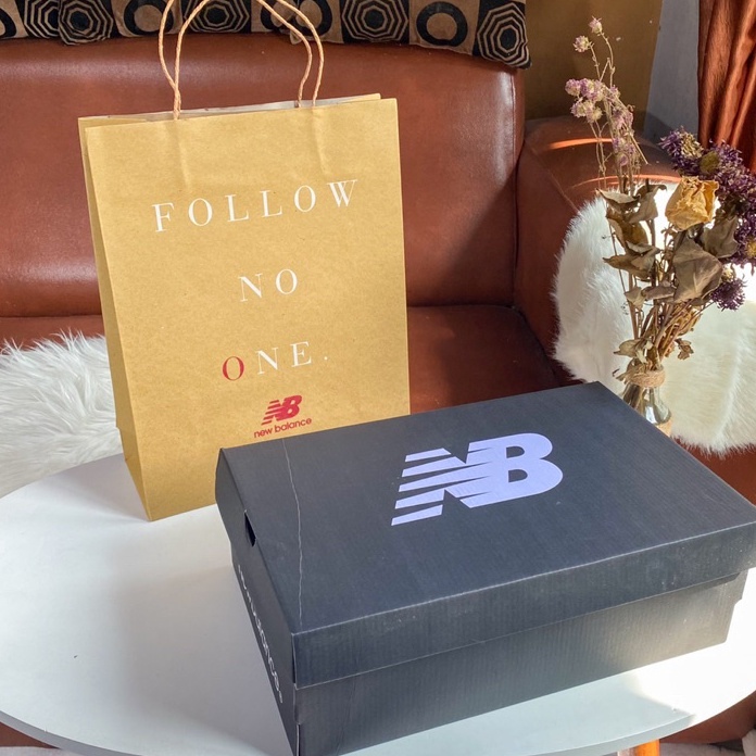 

KI3 Paper Bag dan Box Sepatu NB Tempat Kotak Kado Paper Box New Balance