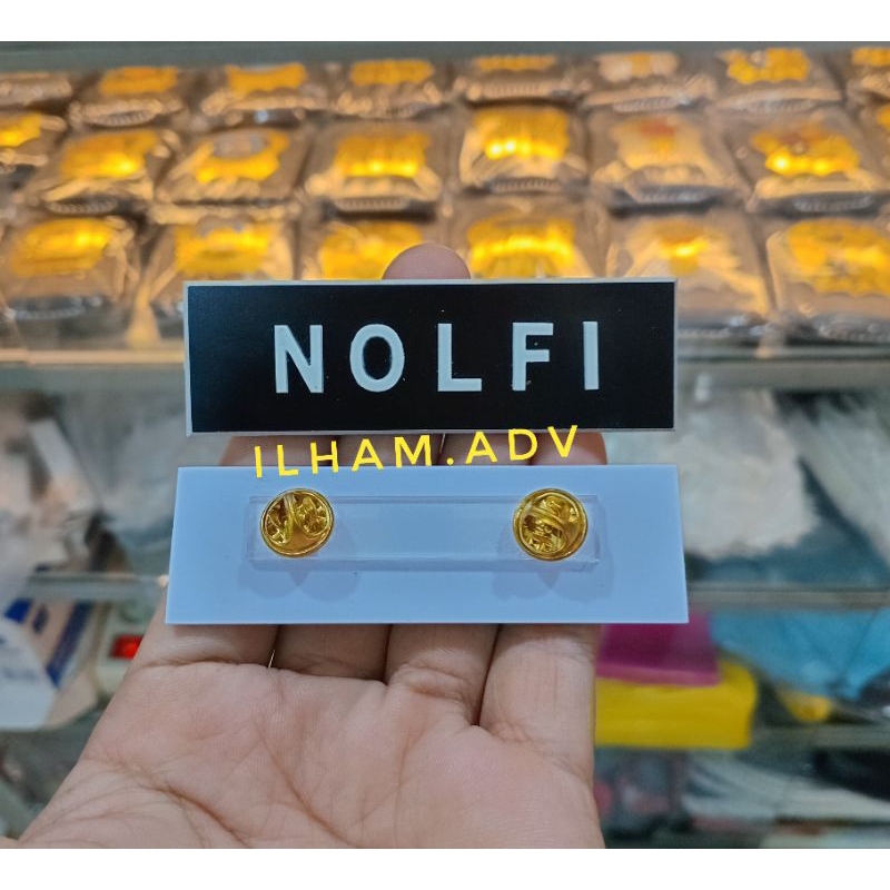 

Papan nama dada acrylic timbul bahan 2,5×8 cm ~ paku