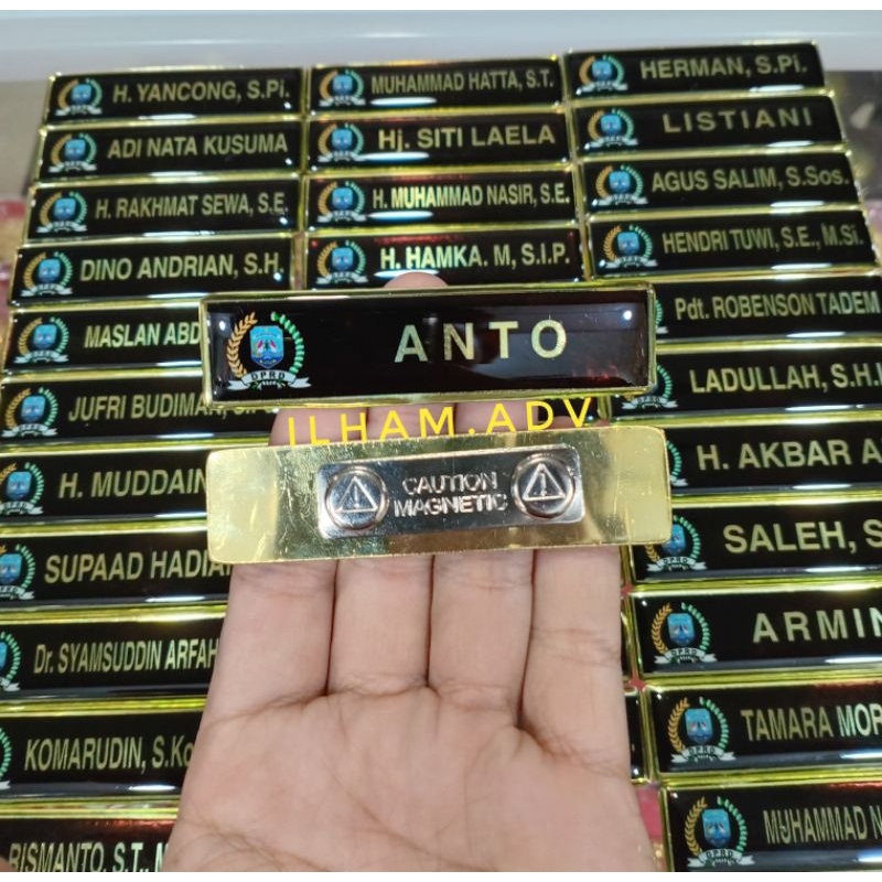 

Papan nama dada kuningan dilapis resin ~magnet