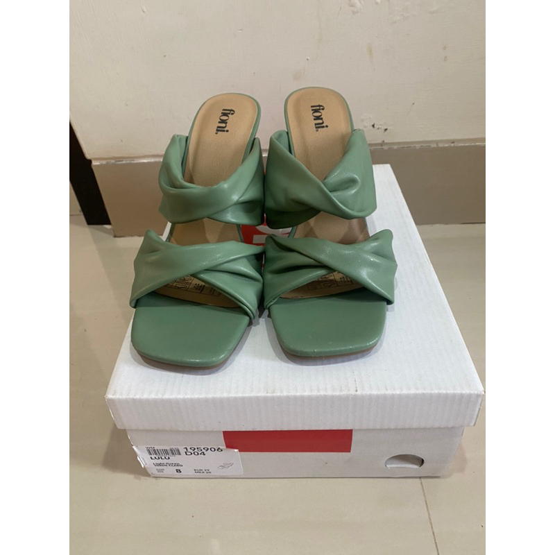 preloved sandal fioni