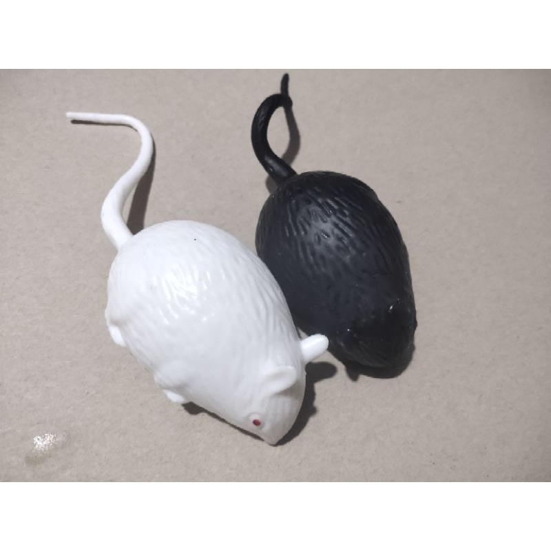 MAINAN TIKUS KARET