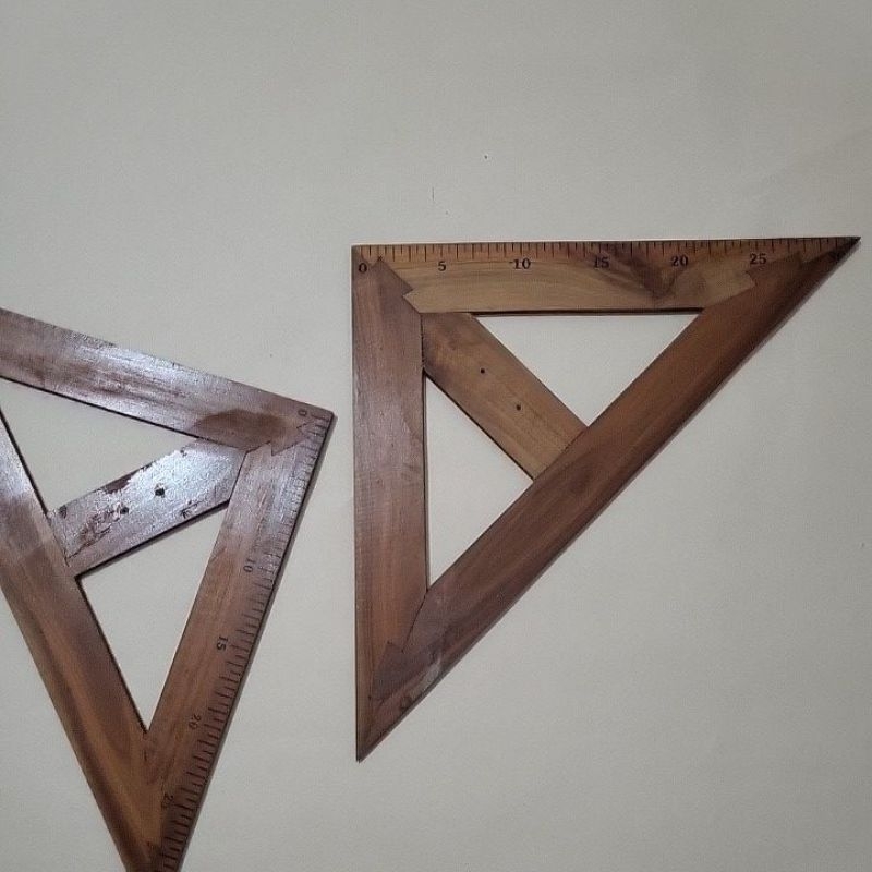 

Penggaris Kayu Segitiga