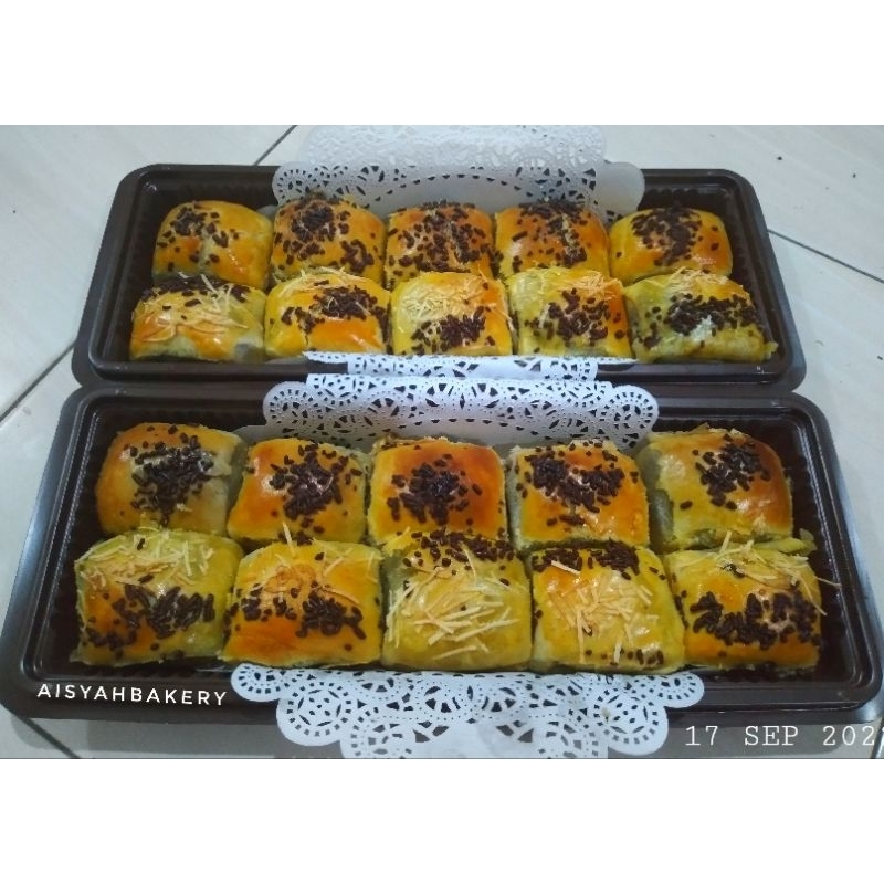 

bolen mix pisang coklat dan pisang cokju isi 10pcs