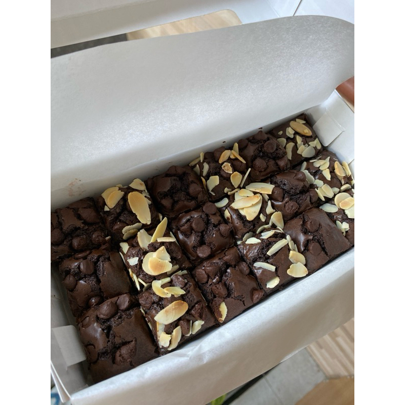 

FUDGY BROWNIES BY RAALINE KITCHEN