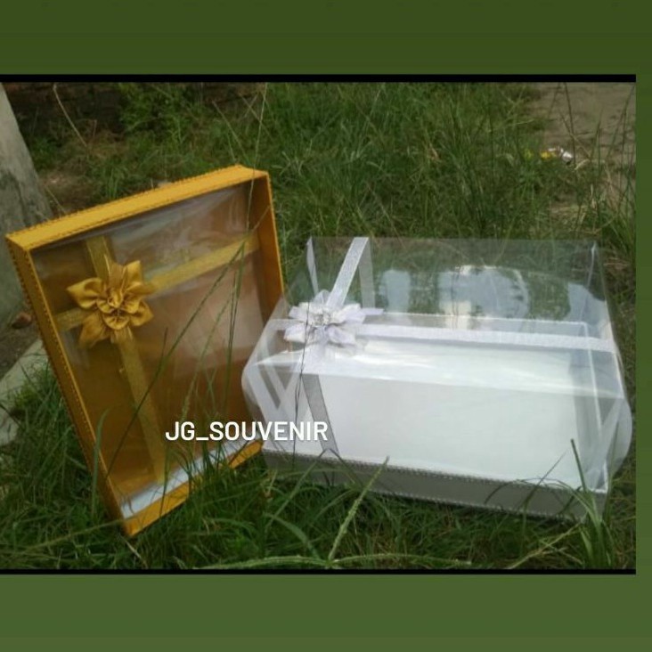 

BONANZA Kotak Hantaran Seserahan Mika Tinggi Pita Warna Gold Ukuran 4x3x2cm