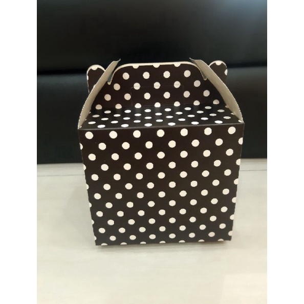 

DISKON BESAR Box kue Favor PolkadotBox kueBox SouvenirBox Snack isi 5