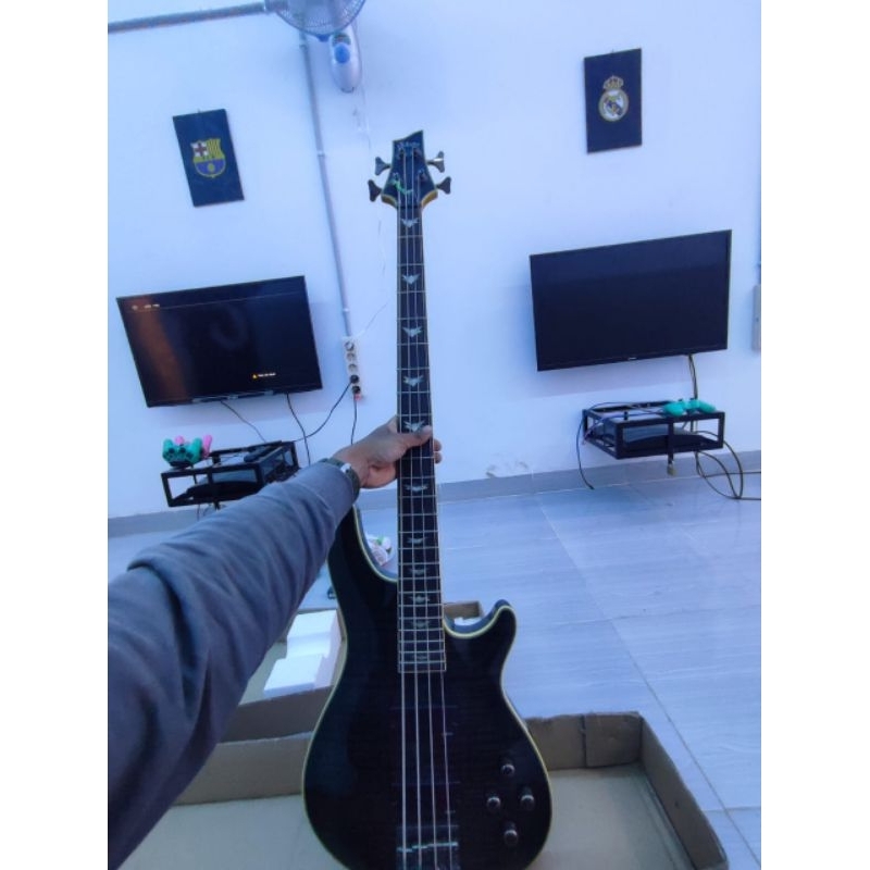 SCHECTER Omen Extreme-4 See-Thru Black (STBLK)Actve 4 String Electric Bass Guitar BEKAS SEKEN SECOND