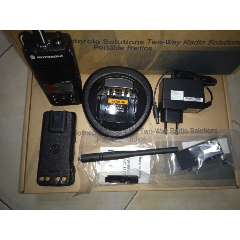 HT MOTOROLA XiR P6620i TIA UHF 403