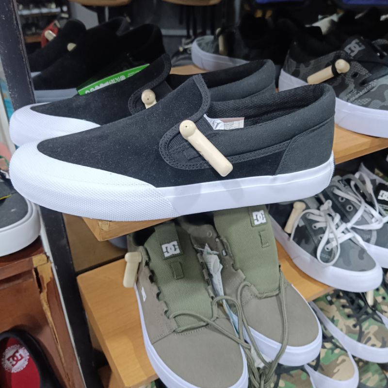 Sepatu Dc original slip on black white on rt