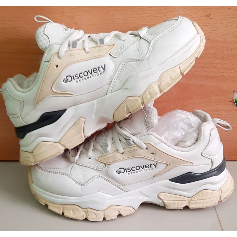 Sepatu Discovery 42