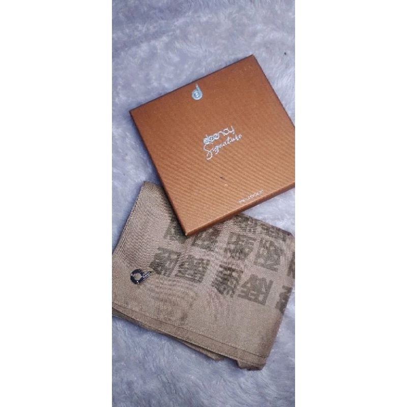 PRELOVED KERUDUNG DEENAY SCARVES Kiyoko dan Monogram series