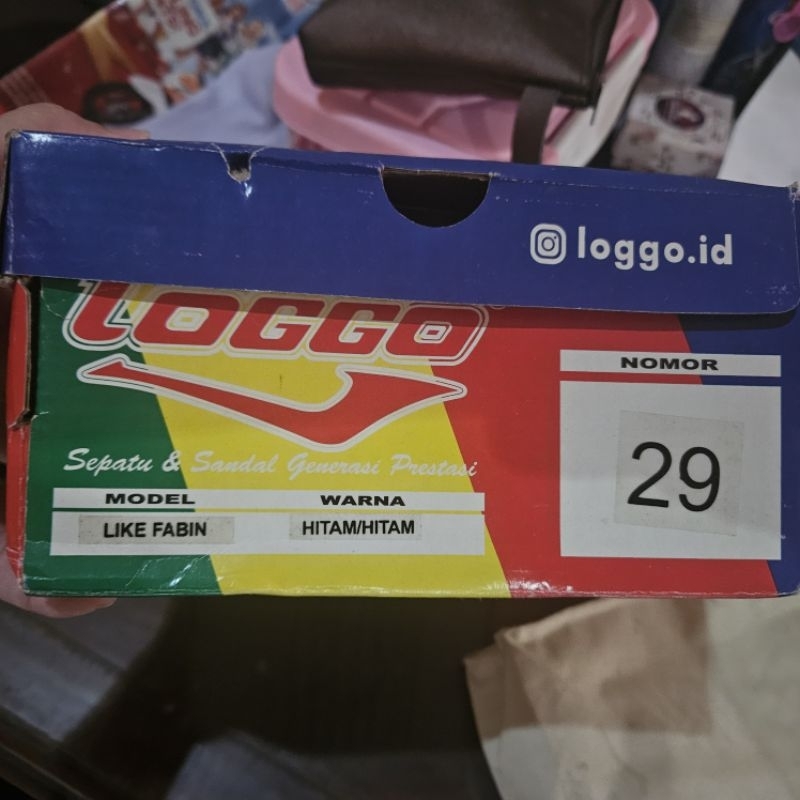 Sepatu Loggo