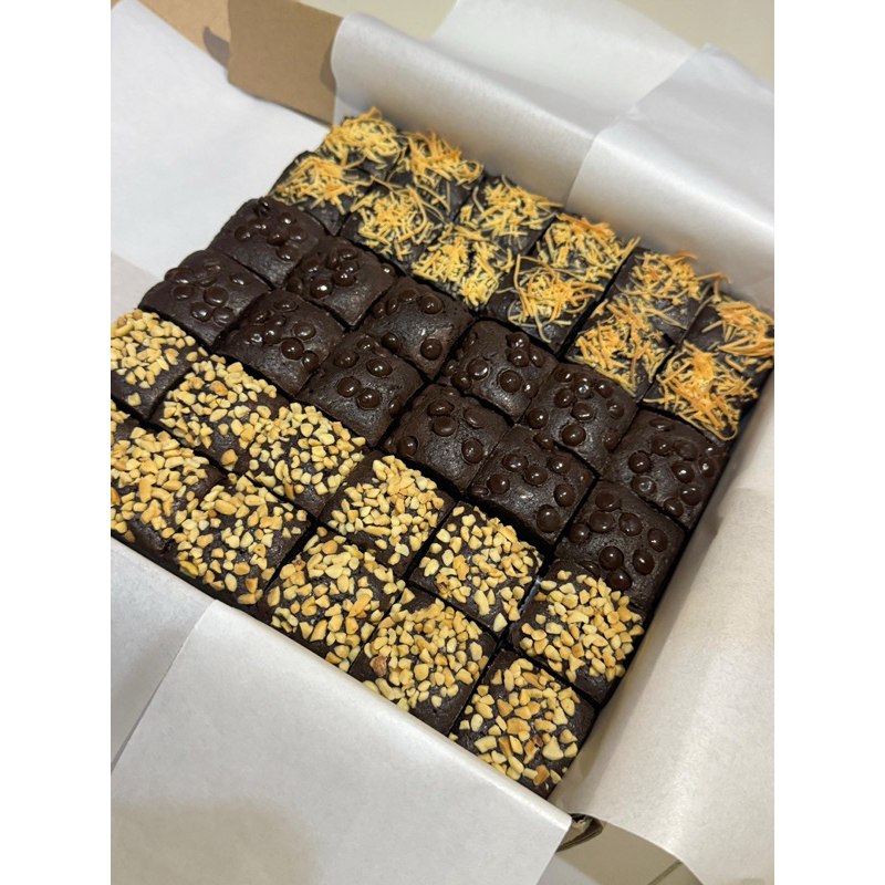 

Fudgy Brownie Bites (Box) 20cm x 20cm - /w Premium Ingedients