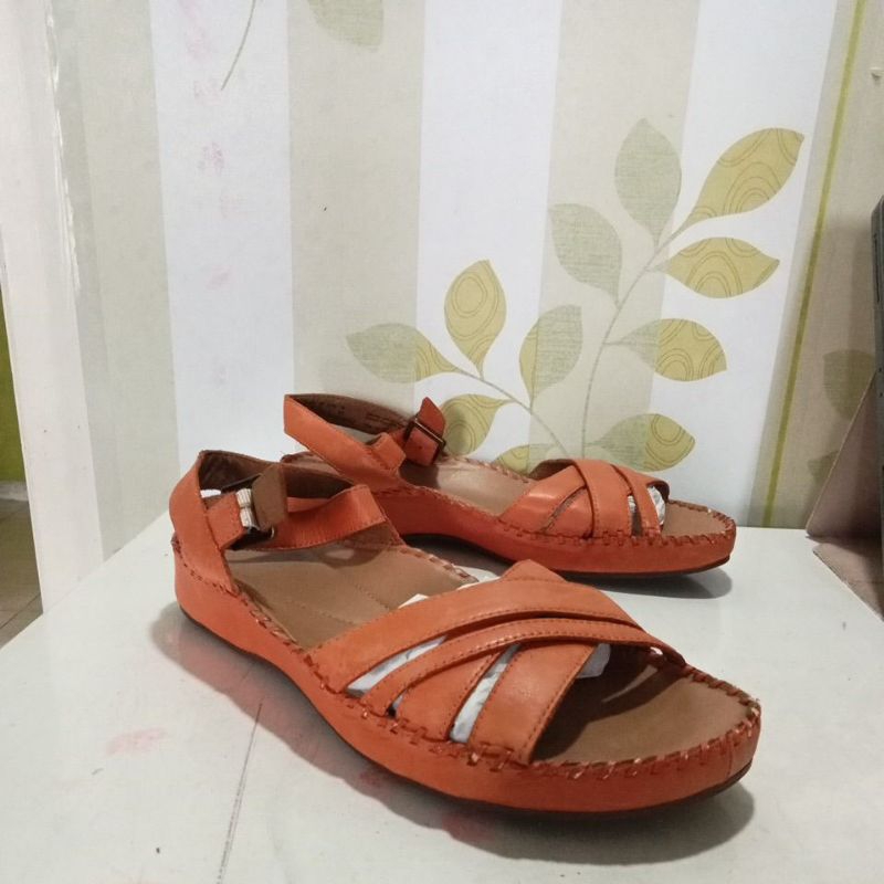 Preloved Sandal sepatu Hush Puppies