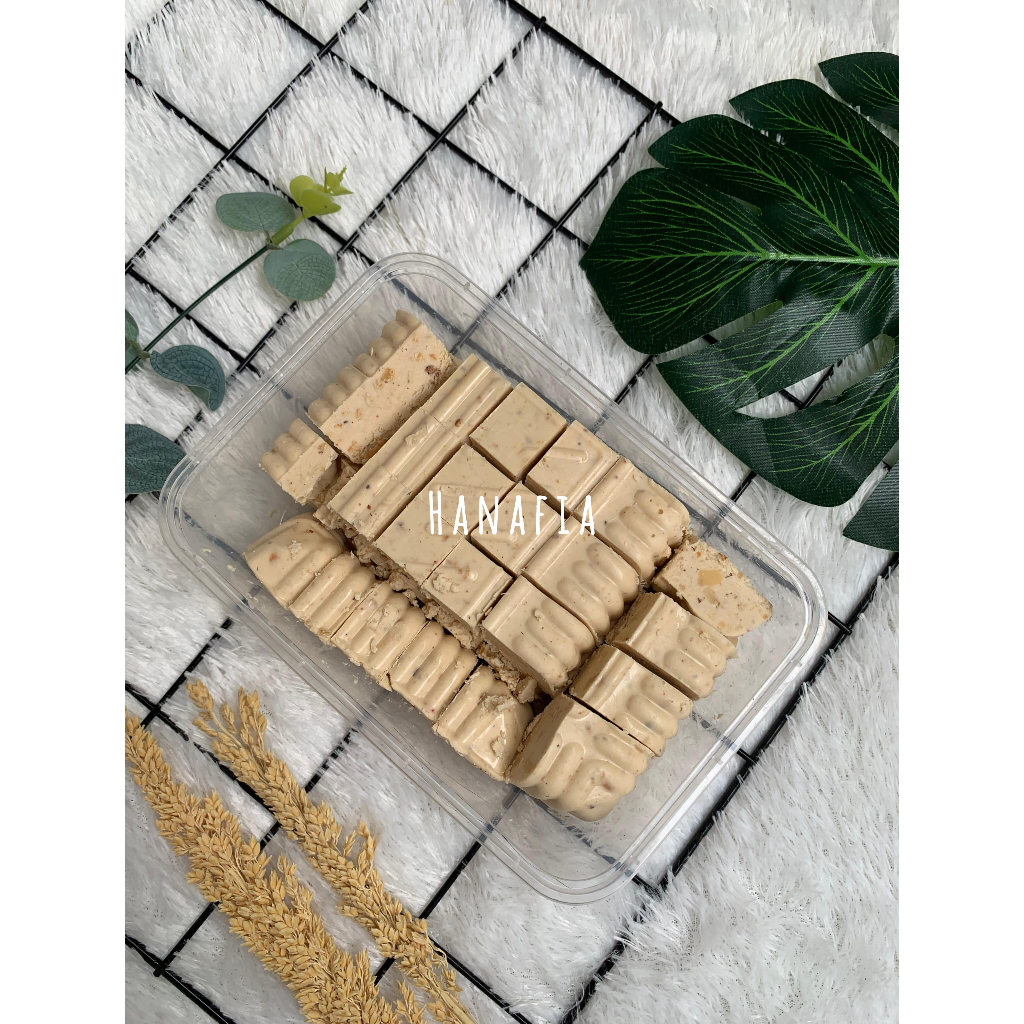 

Coklat Full Leburan Silverqueen 500Gr Patahan Isian Mete Cokelat Silverqueen Coklat Kiloan Coklat