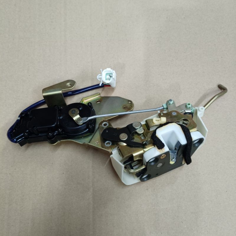 Door lock pintu tengah Aerio Baleno Next G