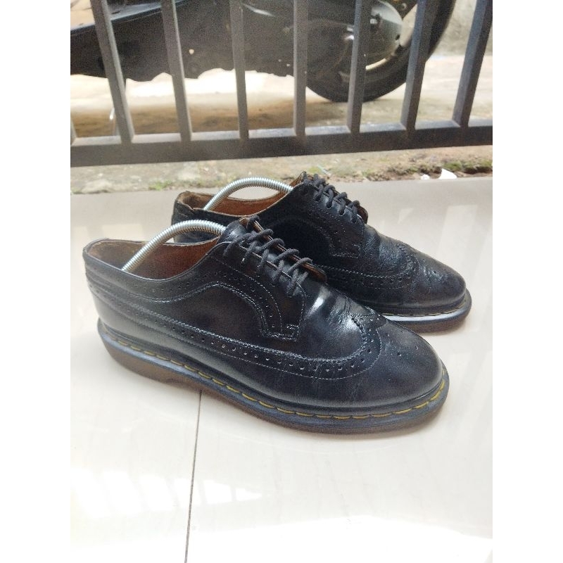 dr.marteens wingtip yellowstich