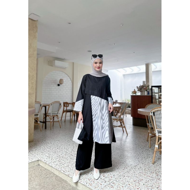KALYA | zenda tunik | Tunik wanita Kalya hitam putih monokrom asimetris | tunik motif | atasan kemej
