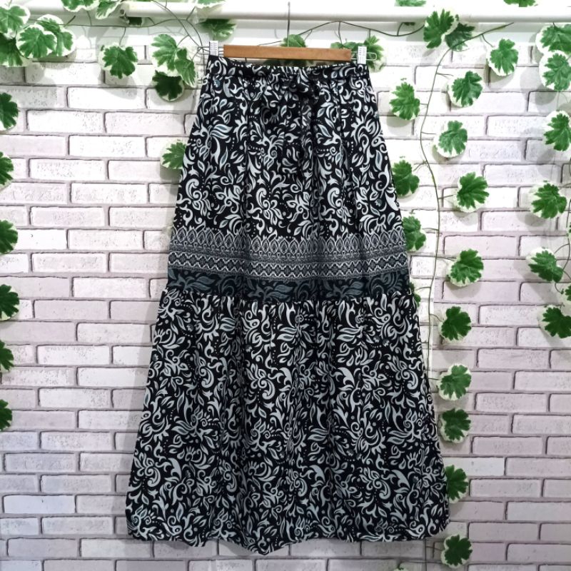 Rok lebar panjang motif batik