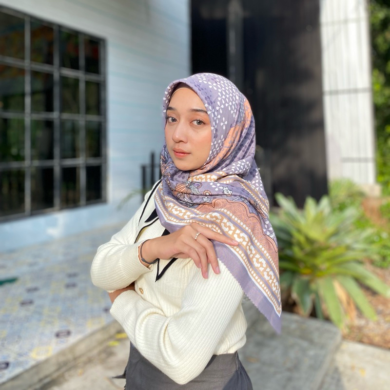 KALINDA SERIES Warna LILAC IRIS Hijab Segiempat Hijab Bahan Voal Hijab Motif Segiempat