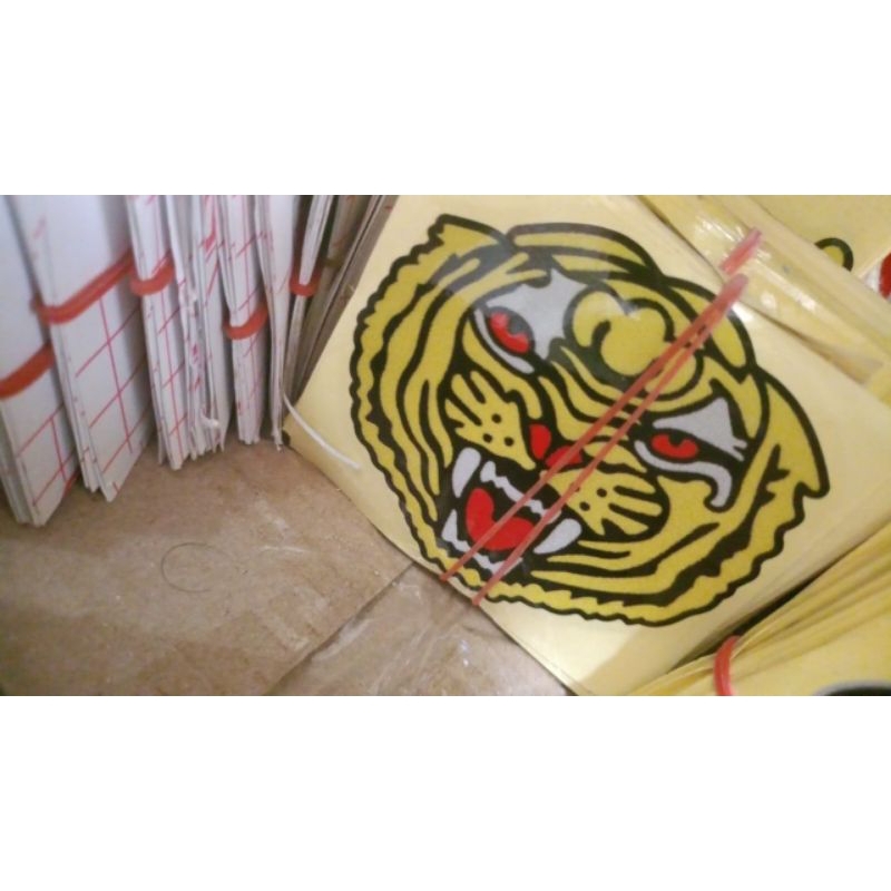 

Sticker Metalik Harimau