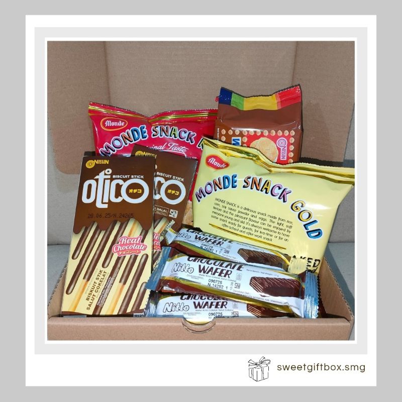 

GIFT BOX SNACK KADO WISUDA / SEMPRO