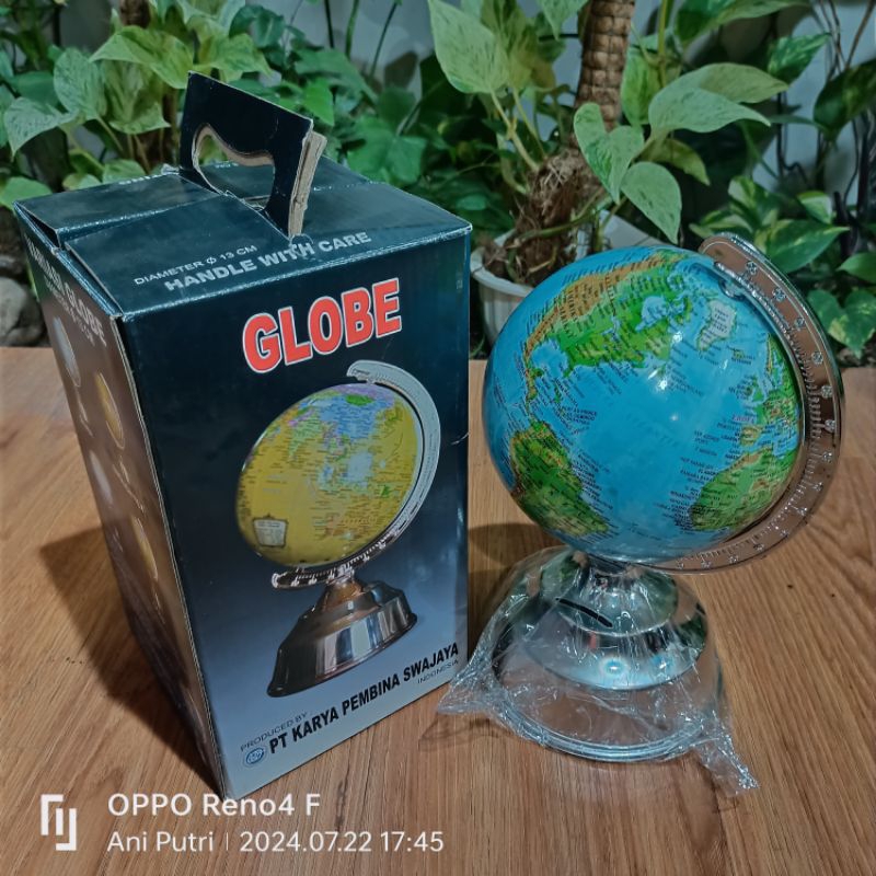 

Globe Bola Dunia diameter 13 cm. globe meja. globe tabungan. globe mu