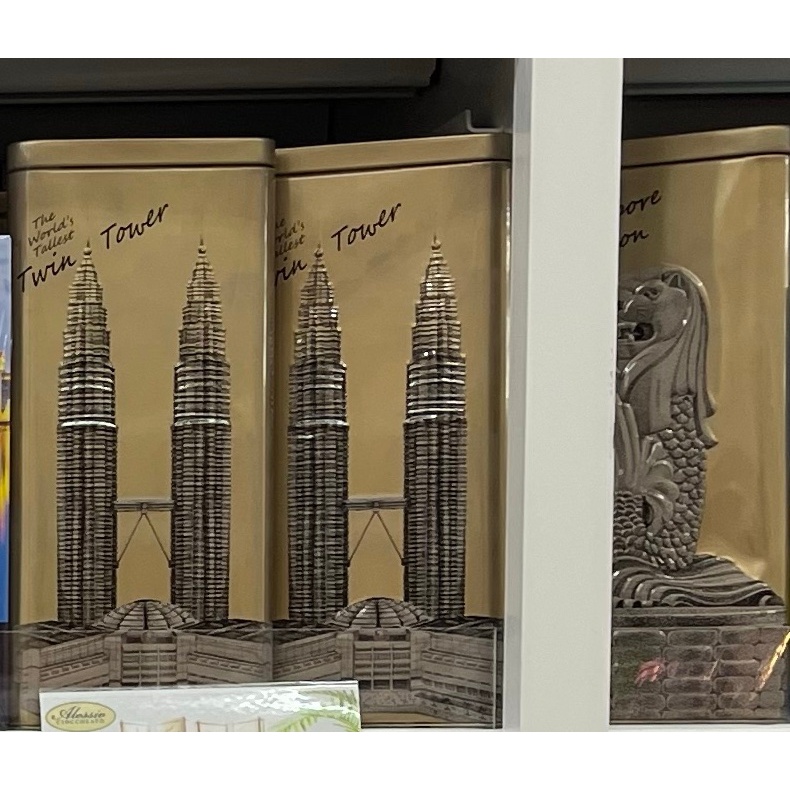 

Alessio Cioccolato Coklat Susu Twin Tower / Singapore Merlion Kaleng Chocolate Tin 180gr